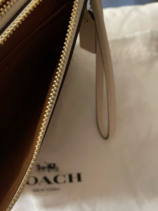 Cartera Coach Beige y Dorada