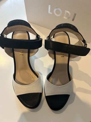 Tacones Lodi Talla 37 Sin estrenar, con etiqueta.