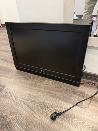 TV LG 26” + Fire TV Stick (Convierte en Smart TV)