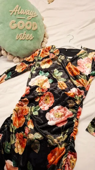 Vestido Guess Terciopelo Floral Mini Fruncido