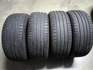 Neumático Michelin Pilot 4 235/45/17. 97Y