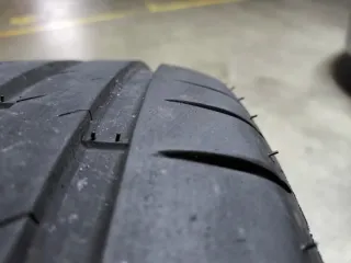 Neumático Michelin Pilot 4 235/45/17. 97Y