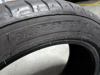 Neumático Michelin Pilot 4 235/45/17. 97Y