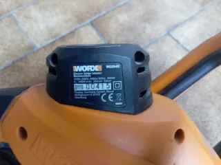 Tagliasiepi Worx a cavo