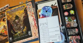 Gloomhaven: Fauces de León + Pegatinas y Mapa