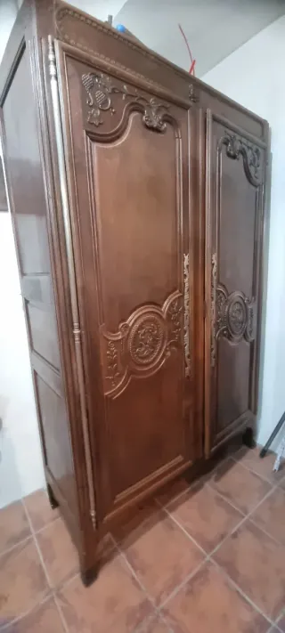 Armario antiguo francés de madera