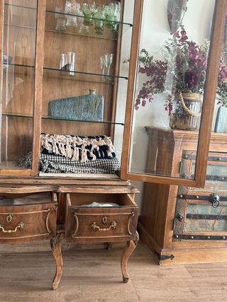 Antigua vitrina francesa de Haya estilo Luis XV