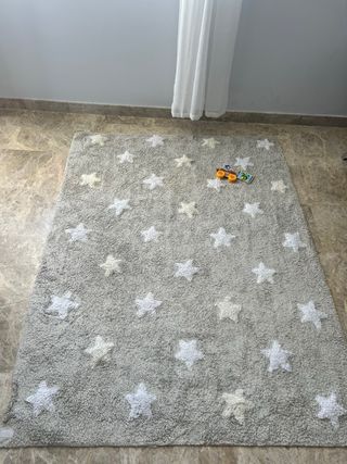 Alfombra Lorena Canals estrellas gris y blanco
