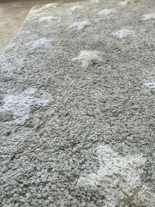 Alfombra Lorena Canals estrellas gris y blanco