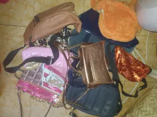 Lote de 8 bolsos dorados y rosas