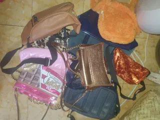 Lote de 8 bolsos dorados y rosas