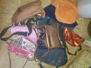 Lote de 8 bolsos dorados y rosas