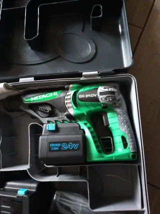 Taladro Hitachi DH 24DV 24V con cargador NUEVO