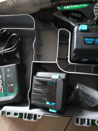 Taladro Hitachi DH 24DV 24V con cargador NUEVO