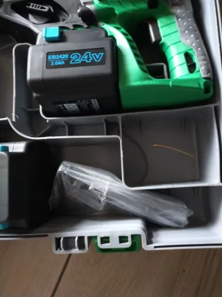 Taladro Hitachi DH 24DV 24V con cargador NUEVO