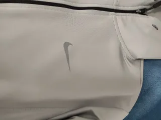 Chaqueta Nike Gris con Cremallera