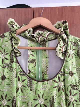 Traje de flamenca volantes verde y marrón