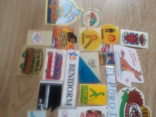 Lote de Pegatinas y Chapas Variadas