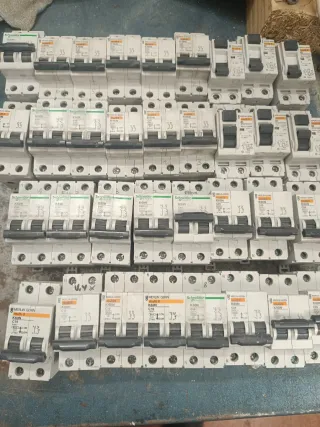 Interruptores automáticos varios