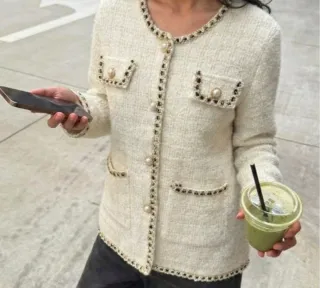 Chaqueta tweed perlas y pedrería