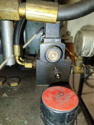 Grupo de presión con cizalla