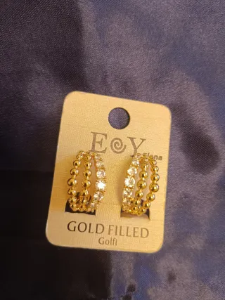Pendientes dorados Eoy con circonitas