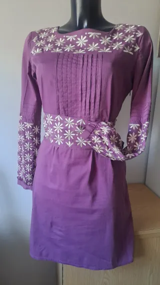 Vestido morado bordado flores