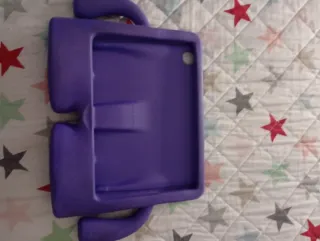 Funda protectora morada para tablet