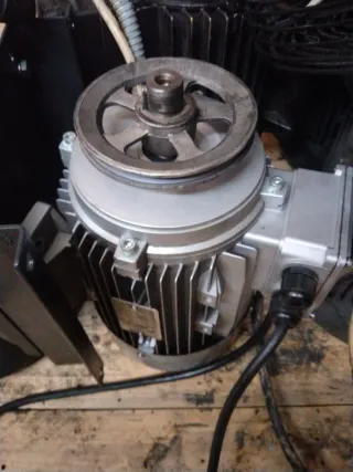 Motor Eléctrico con Polea