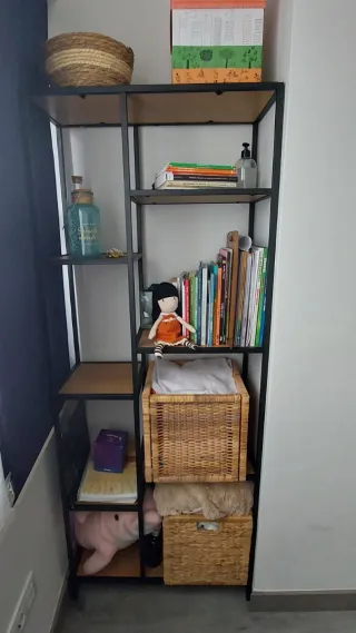 Comedor: aparador, 2 estanterías y mesa JYSK ROBLE