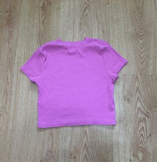 Conjunto Bershka: Camiseta rosa y vaqueros