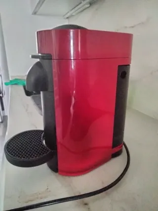 Cafetera Nespresso Delonghi Vertuo Roja