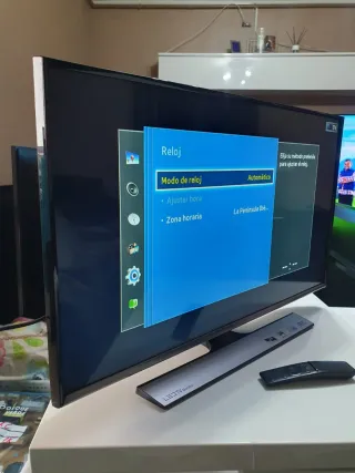 SAMSUNG Ultra! NEGRO! Y PLATA! /Modelo: T32E310EW