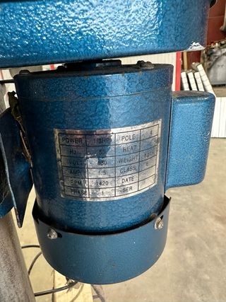 Taladro de banco azul