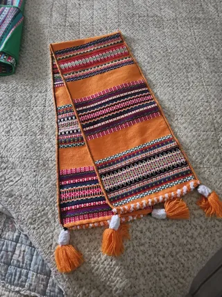 Bufanda naranja con flecos.nueva