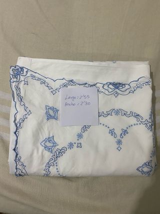 Sábana antigua bordada azul y blanca