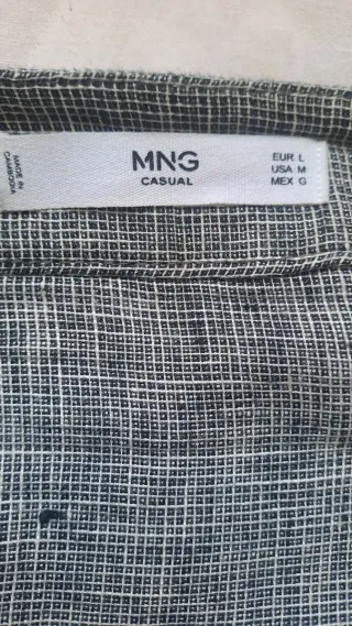 Falda corta gris con botones