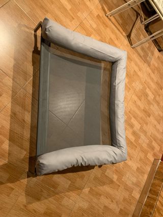 Cama elevada perro mediano/grande gris