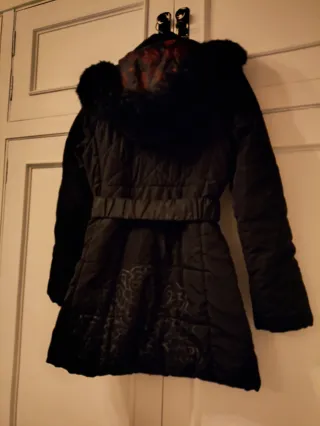 Abrigo Desigual Negro.