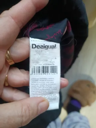 Abrigo Desigual Negro.