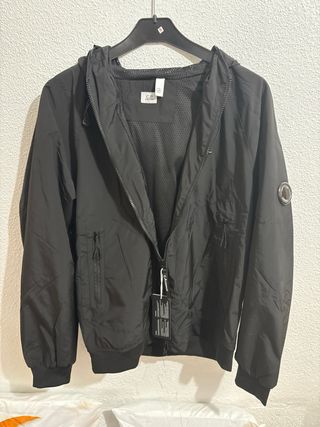 Chaqueta C.P. Company Negra con Capucha