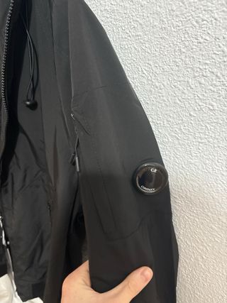 Chaqueta C.P. Company Negra con Capucha
