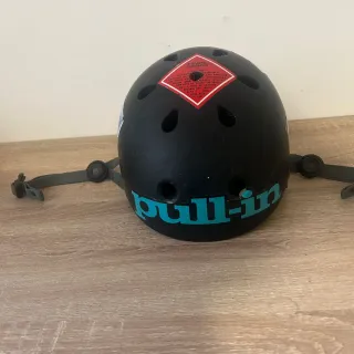 Casco de skateboard DVS