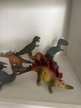 Lote de dinosaurios de juguete