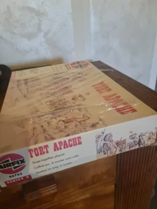 Airfix Fort Apache & Figurines Set