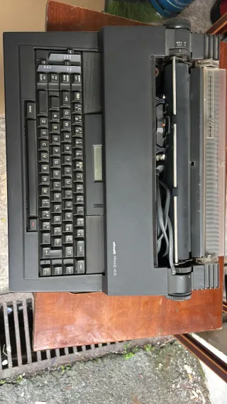 Máquina de escribir Olivetti Praxis 45D