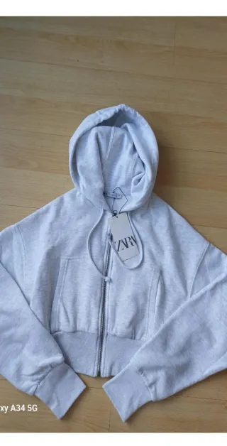 Sudadera crop Zara nueva