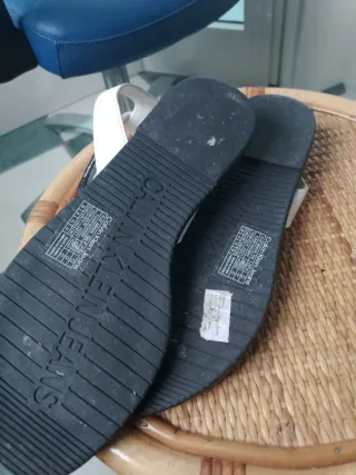 Sandali Calvin Klein Jeans bianche e nere