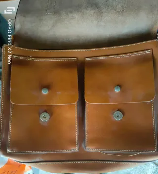 Borsa in pelle marrone con fibbie