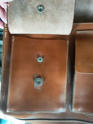 Borsa in pelle marrone con fibbie